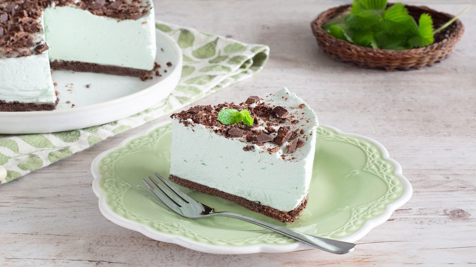Cheesecake menta e cioccolato: la ricetta del dessert fresco e scenografico
