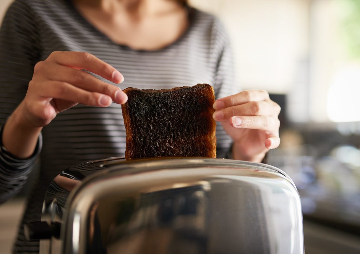 Perché mangiare cibi bruciati fa male?