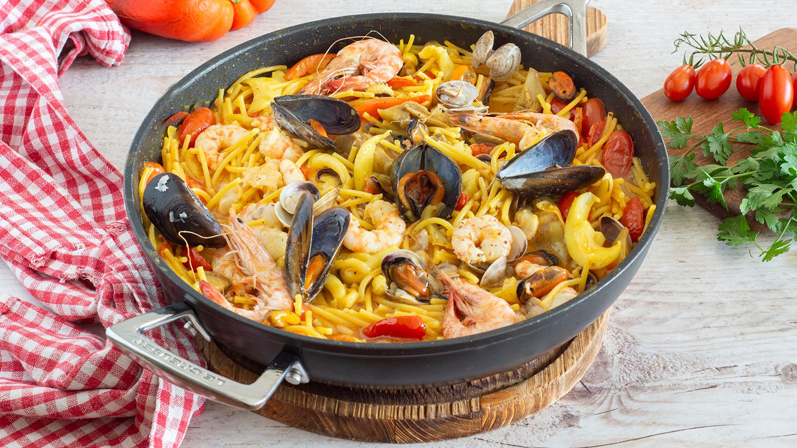 Fideuà valenciana: la ricetta del primo piatto di mare colorato e gustoso