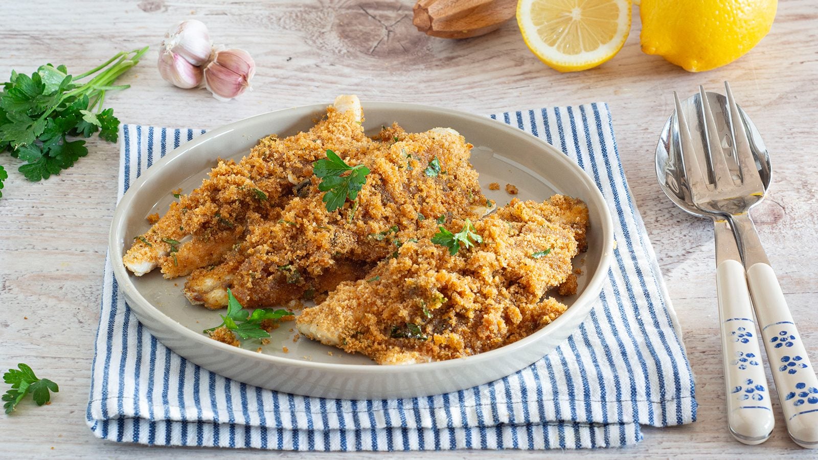 Filetti di branzino gratinati: la ricetta del secondo piatto di pesce facile e gustoso