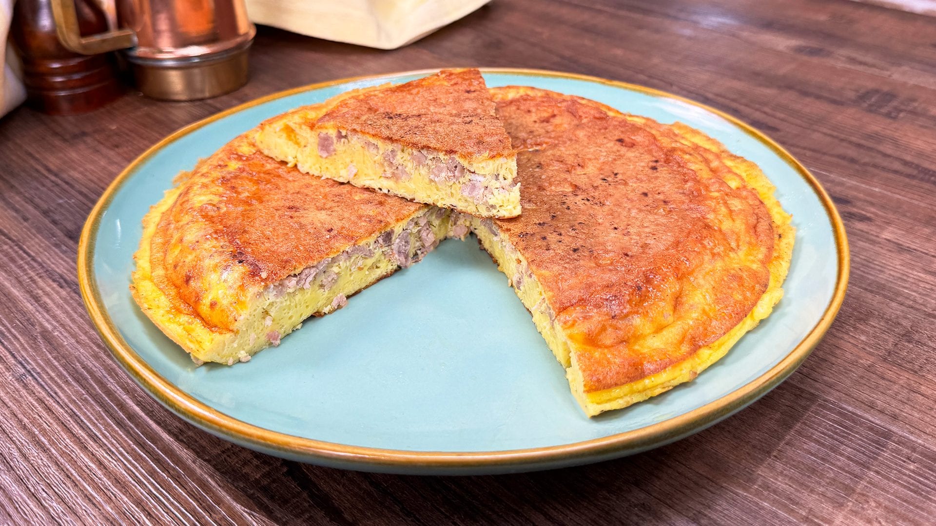 Frittata con salsiccia: la ricetta del secondo piatto gustoso e saporito