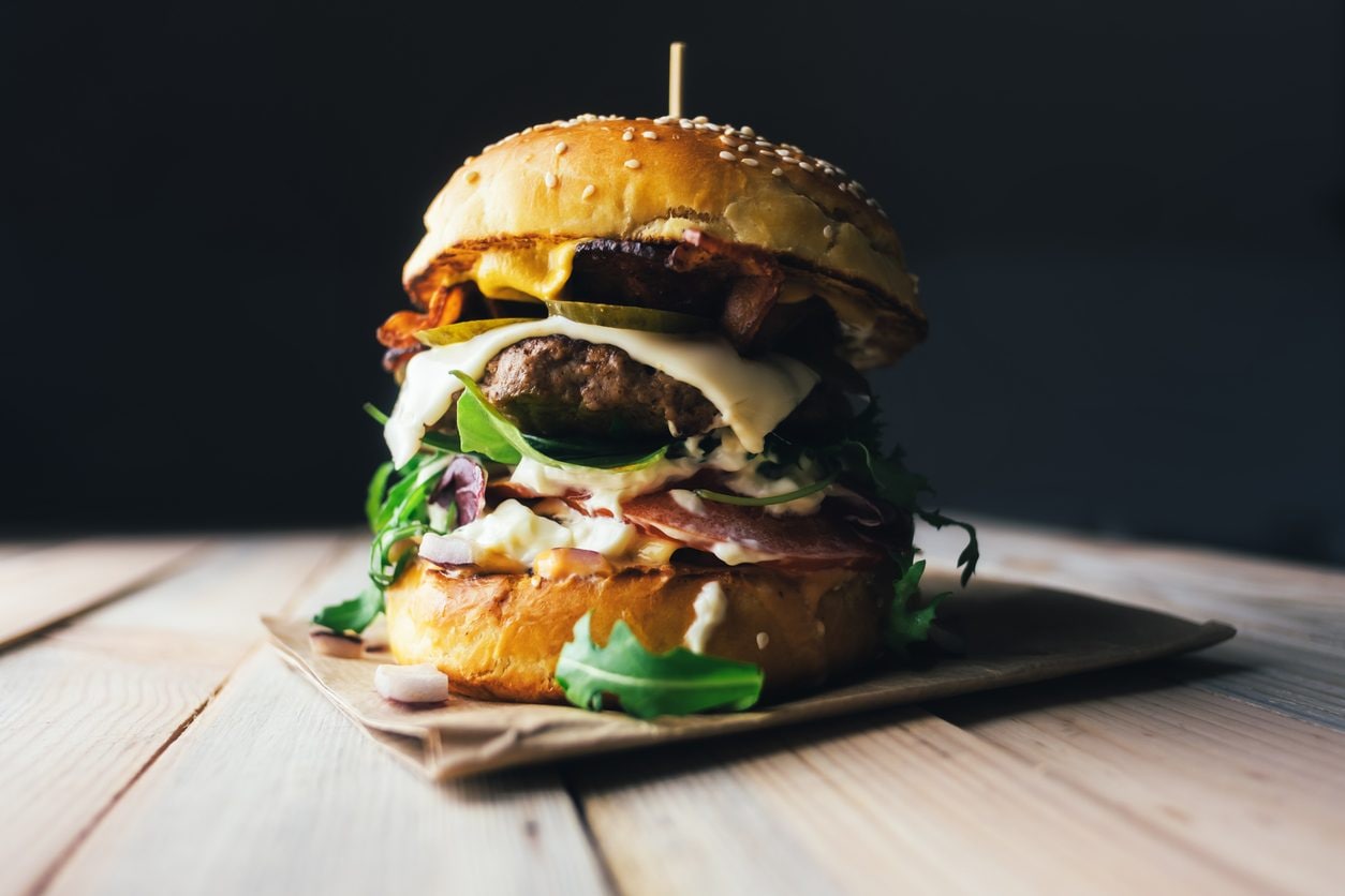 L’hamburger più caro del mondo costa quasi 10.000 euro e nessuno può parlarne
