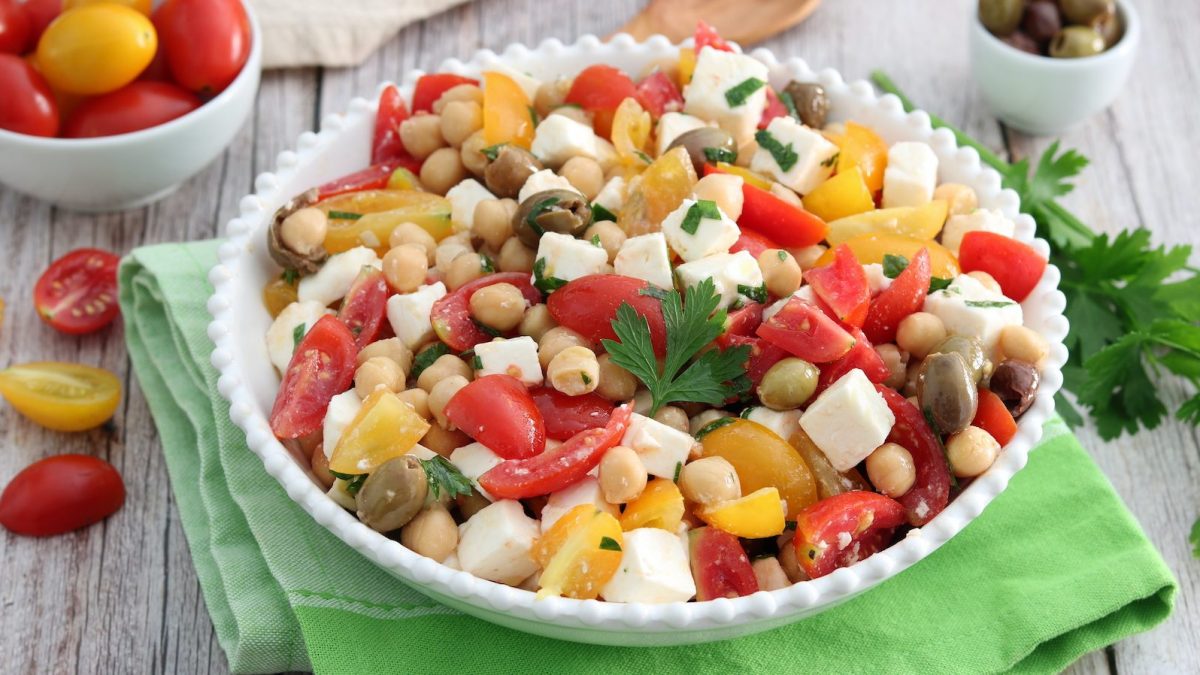 insalata-di-ceci-feta-e-pomodorini