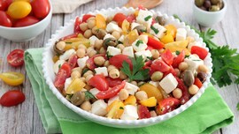 insalata-di-ceci-feta-e-pomodorini