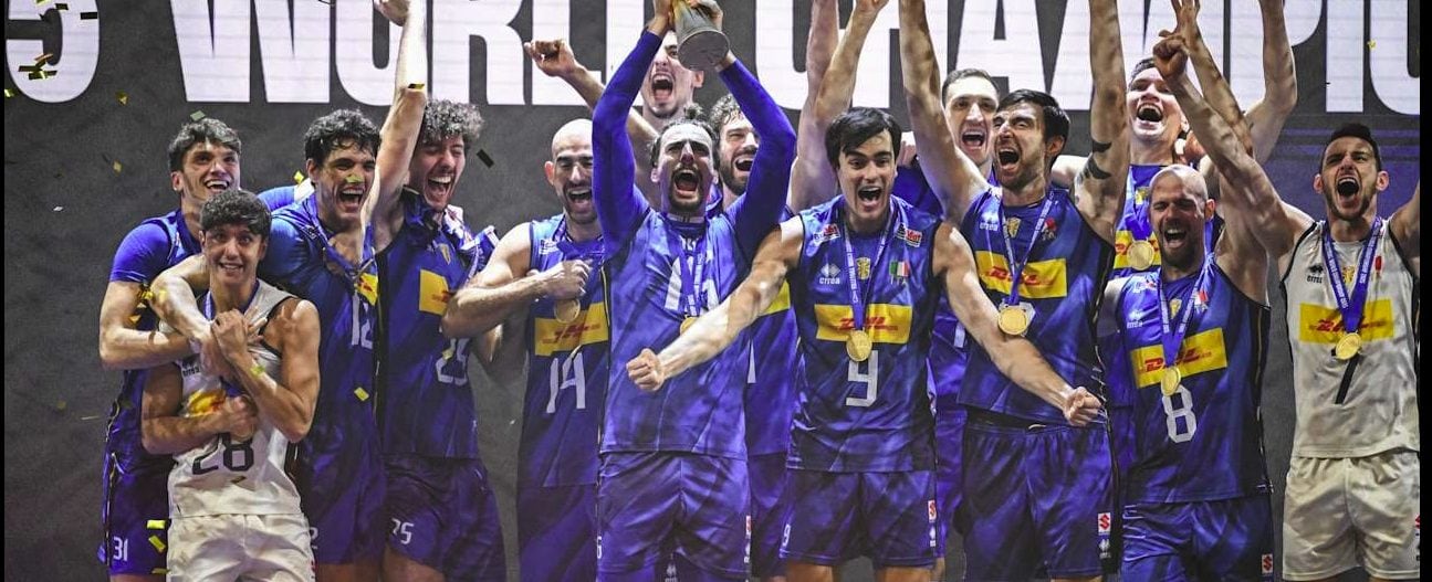 Italvolley campione del mondo: a Manila si festeggia con la pizza