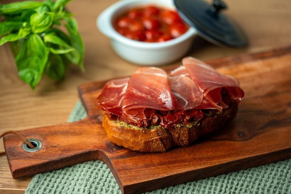 Jamón serrano: com'è fatto il prosciutto che racconta la Spagna popolare