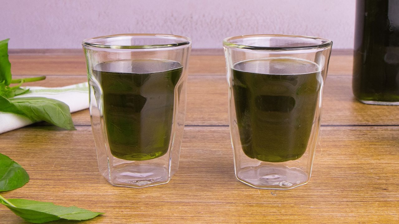 Liquore al basilico: la ricetta del digestivo aromatico