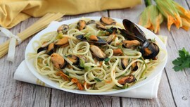 pasta-cozze-e-fiori-di-zucca