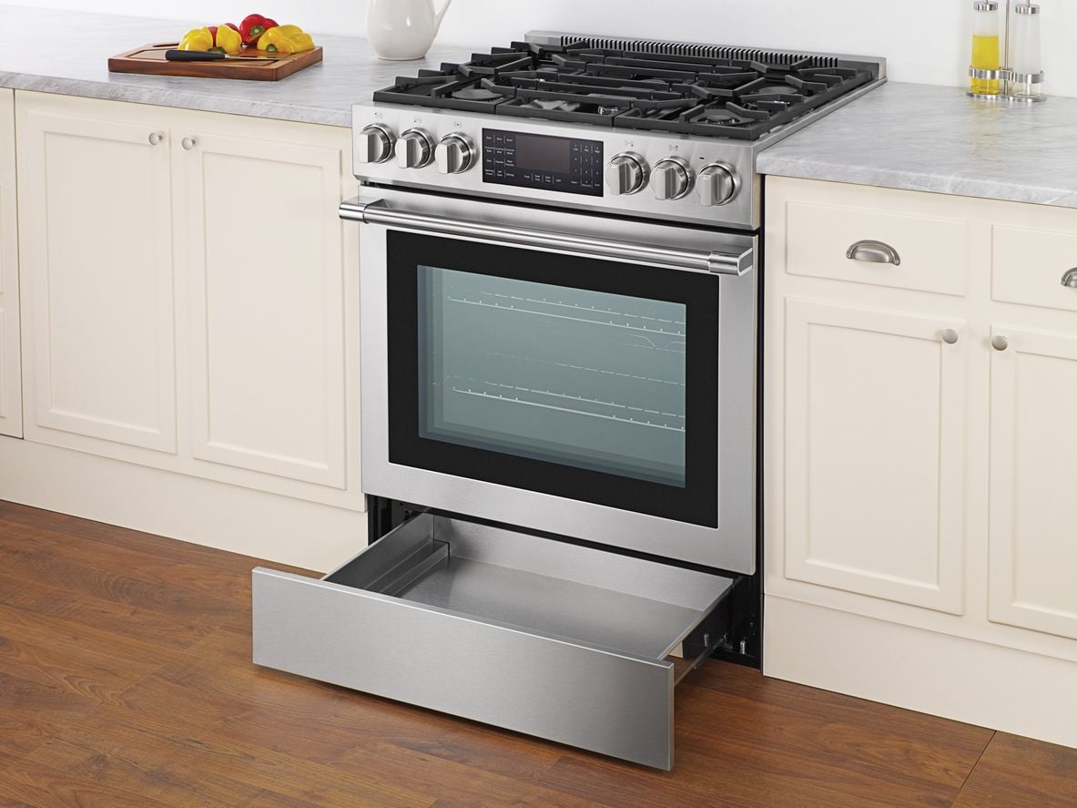 A cosa serve il cassetto sotto al forno? Ecco per cosa è fatto e come puoi usarlo