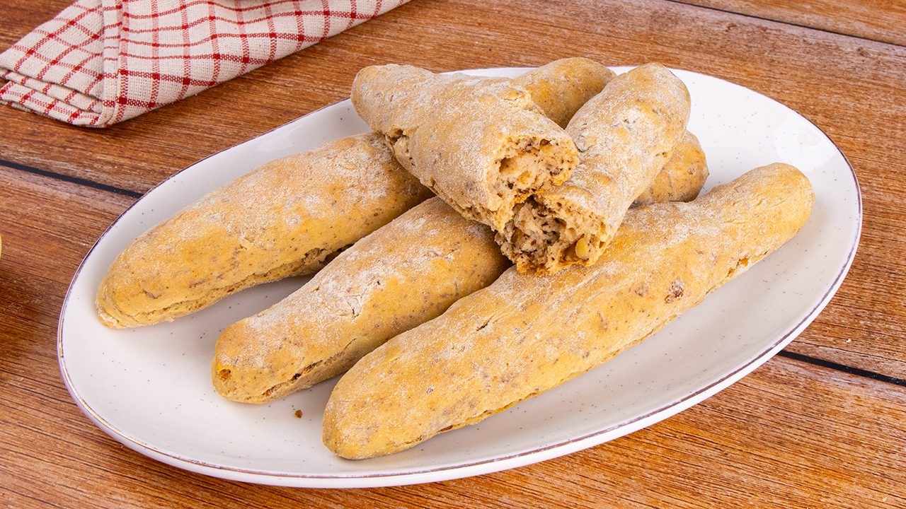 Bastoncini alle noci: la ricetta dei filoncini di pane profumati e gustosi