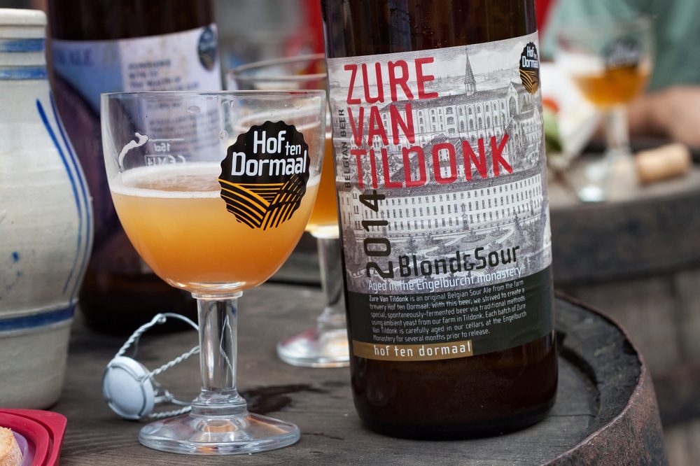 Birra acida: cos’è, quali sono le più famose e come abbinarla a tavola