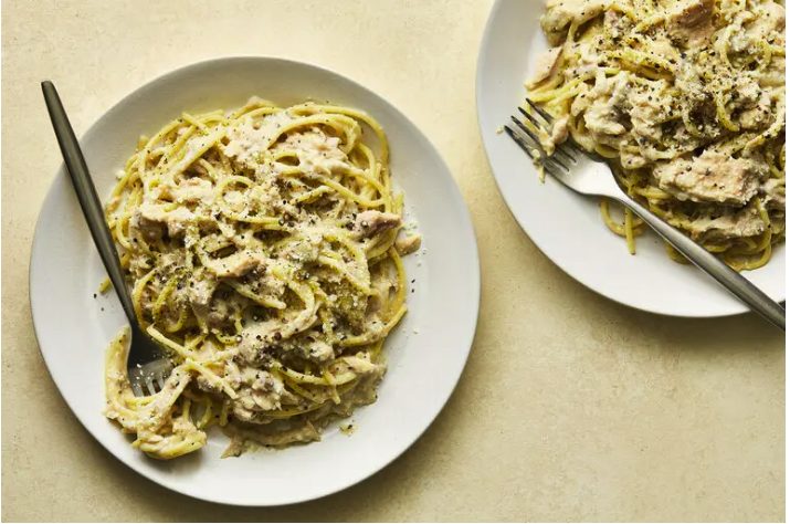 Il New York Times sfida la tradizione con il tonno nella cacio e pepe: eresia o colpo di genio?