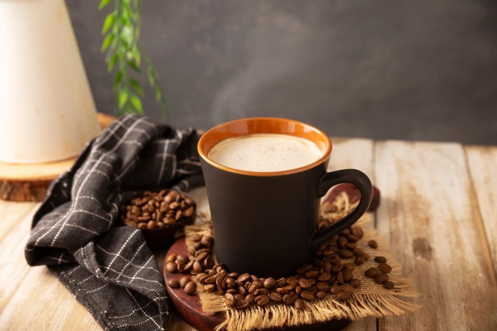 Che cos'è il caffè bianco? Come si ottiene e le differenze con il caffè classico