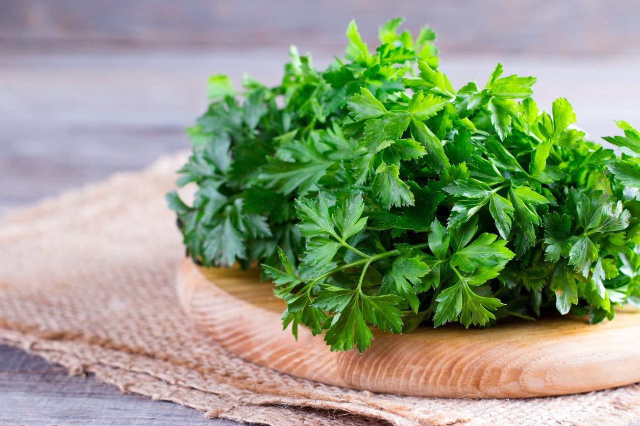 Come pulire e conservare il prezzemolo
