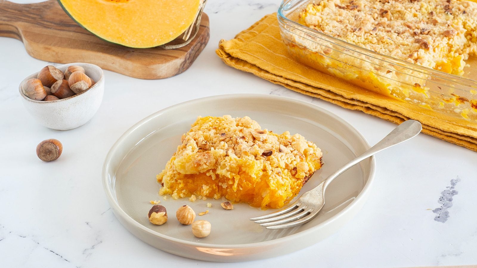 Crumble di zucca: la ricetta della variante salata dal cuore morbido e filante