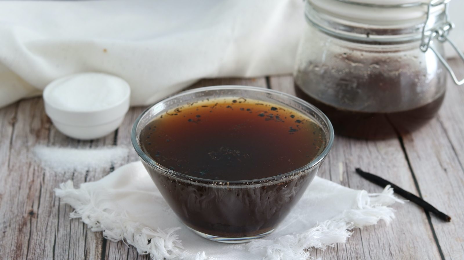 Estratto di vaniglia fatto in casa: la ricetta per aromatizzare dolci, torte e creme