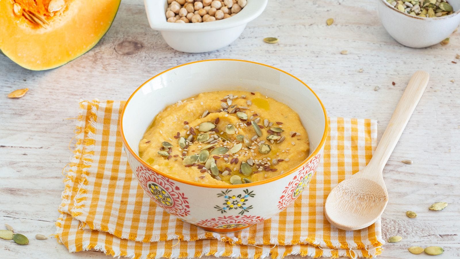 Hummus di zucca: la ricetta della variante autunnale cremosa e colorata