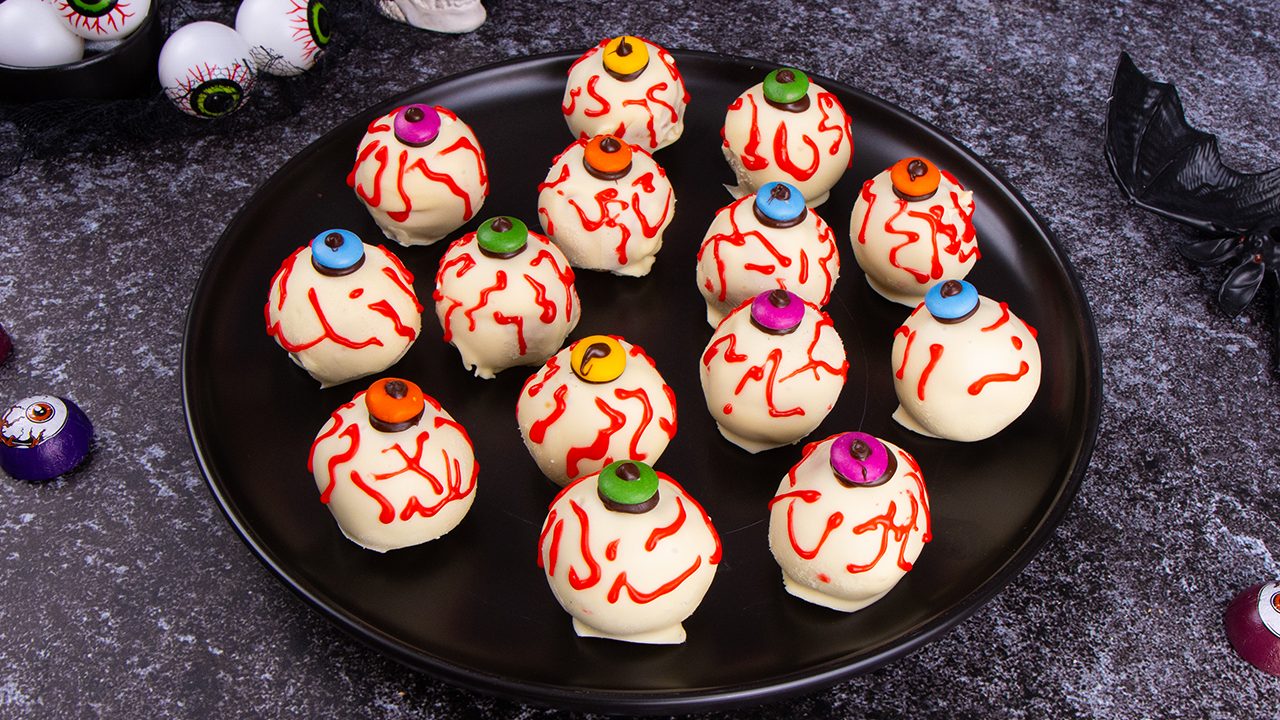 Occhi insanguinati: la ricetta delle praline di Halloween terrificanti e golose