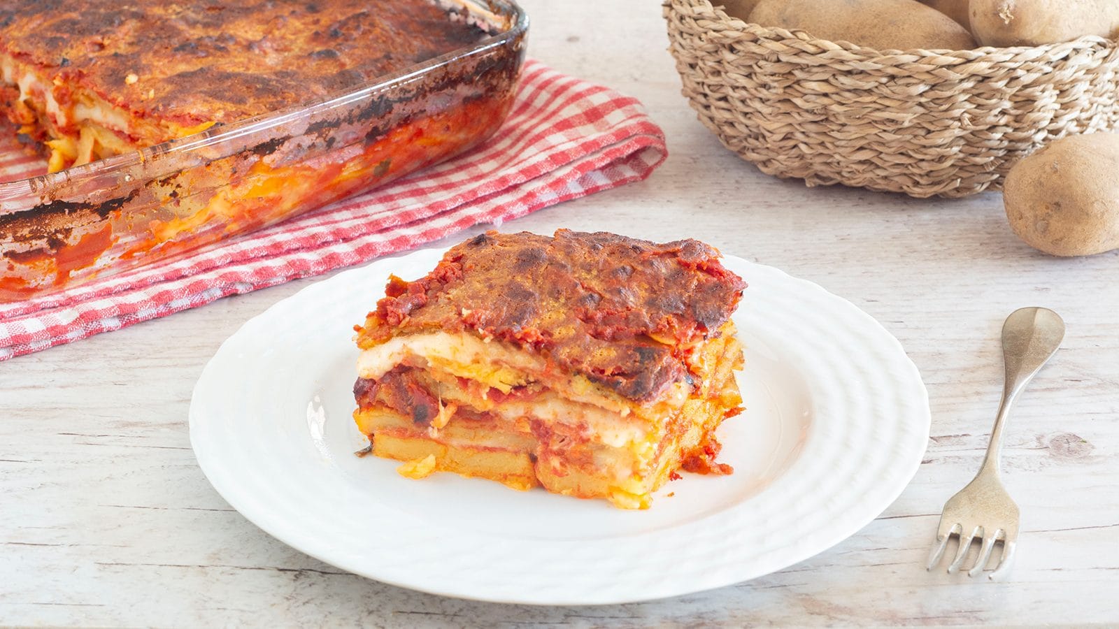 Parmigiana di patate: la ricetta del piatto unico ricco e saporito