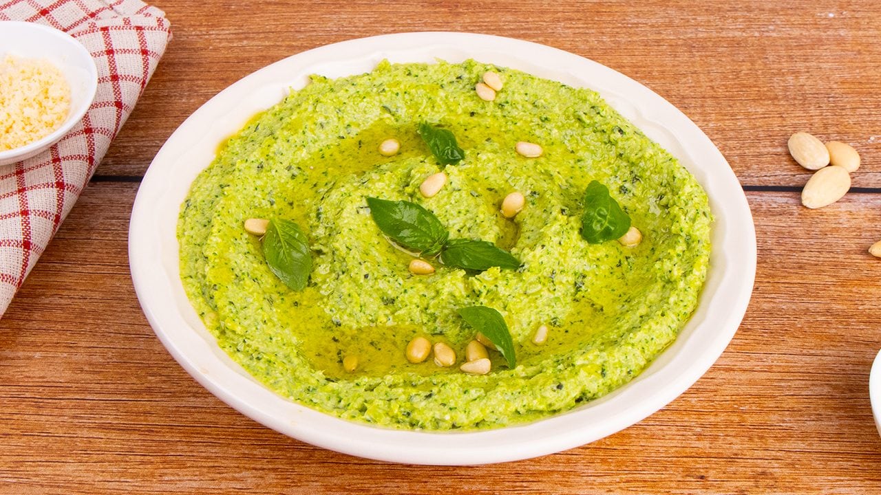 Pesto di broccoli: la ricetta del condimento cremoso e colorato