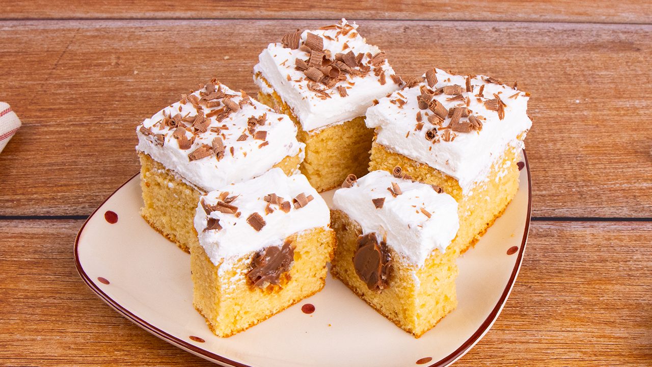 Poke cake: la ricetta del dolce statunitense originale e scenografico