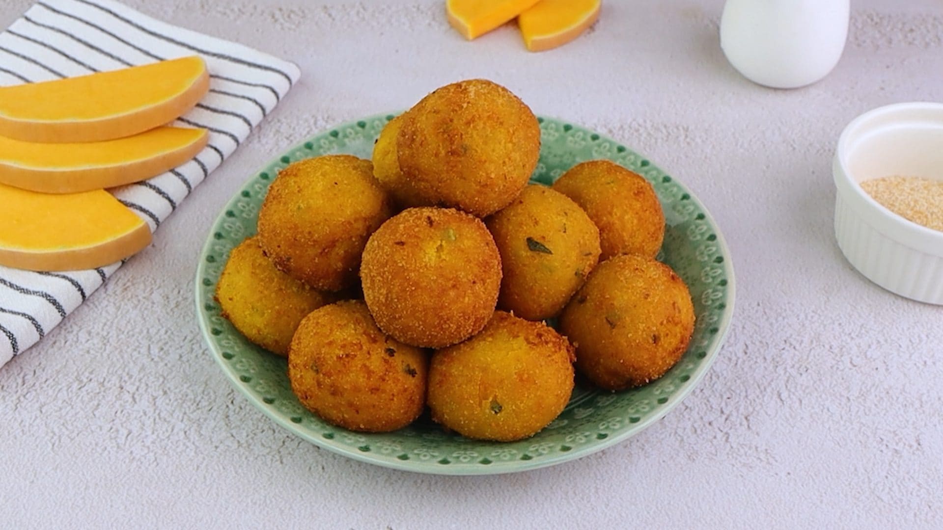 Polpette di zucca: la ricetta per prepararle croccanti fuori e con il cuore filante