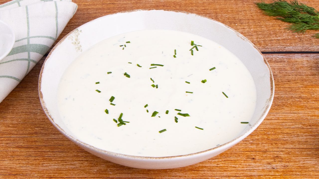 Salsa ranch: la ricetta del dressing tipico americano semplice e gustoso