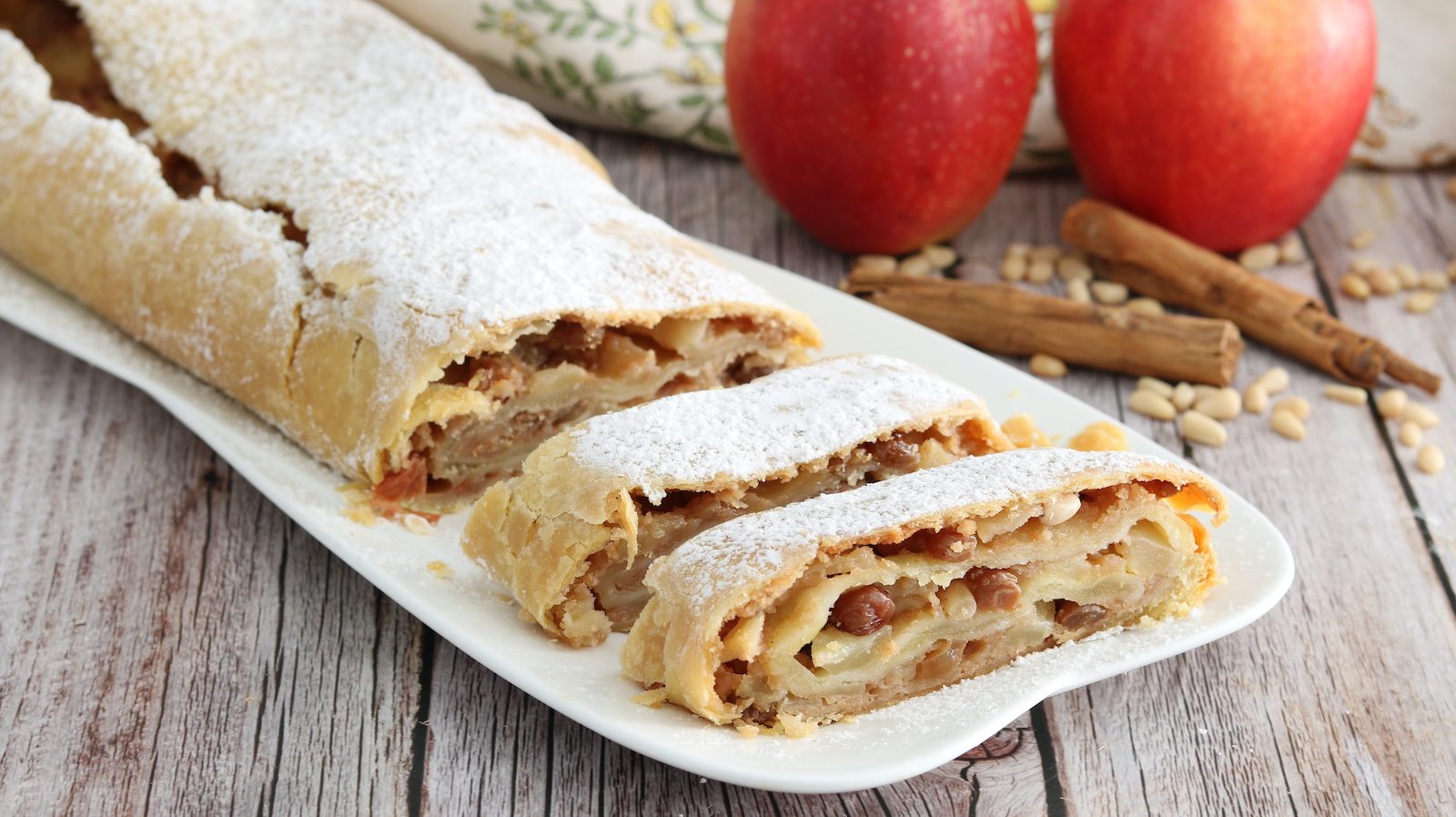 Strudel di Cannavacciuolo: la ricetta del dolce alle mele secondo lo chef Antonino