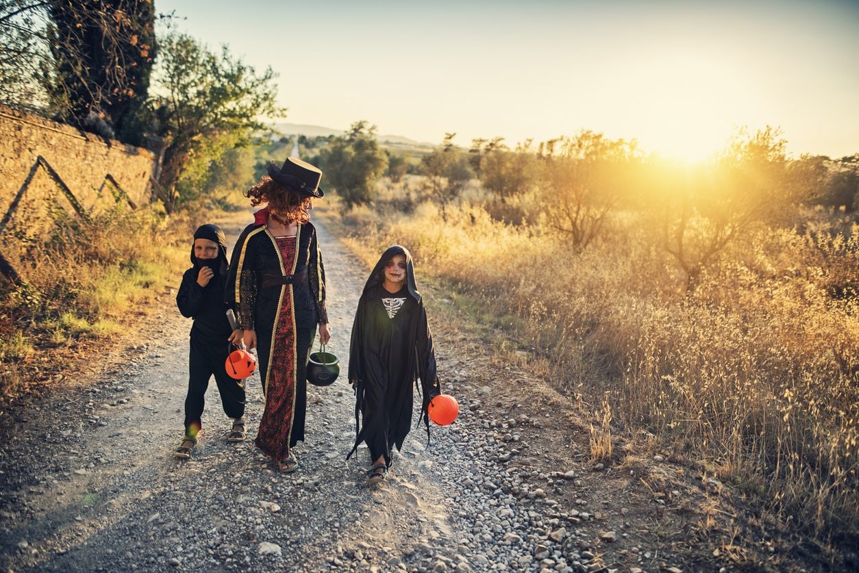 Su mortu mortu: la tradizione sarda che unisce vivi e defunti tra dolci e ricordi