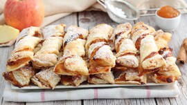 torcetti-di-sfoglia-alle-mele