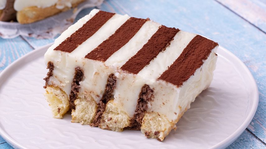 Torta di crema e biscotti: la ricetta del dessert senza cottura semplice e delizioso
