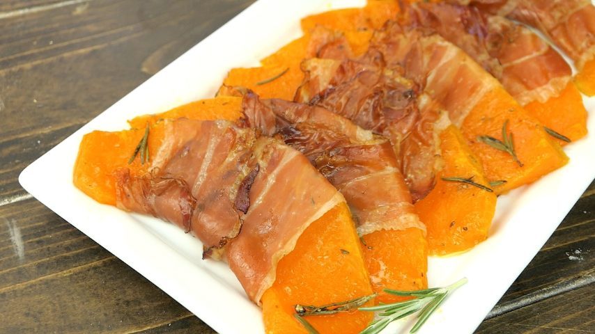 Zucca al forno con speck: la ricetta del secondo piatto veloce e saporito