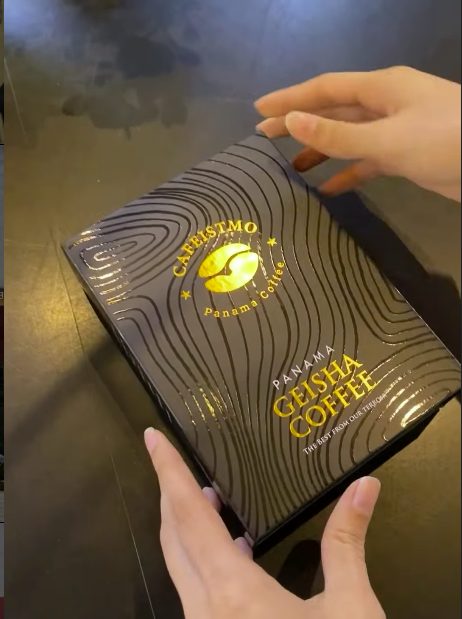 Un caffè dai costi record a Dubai: cos'è il "Nido 7 Geisha" che costa circa 850 euro a tazzina