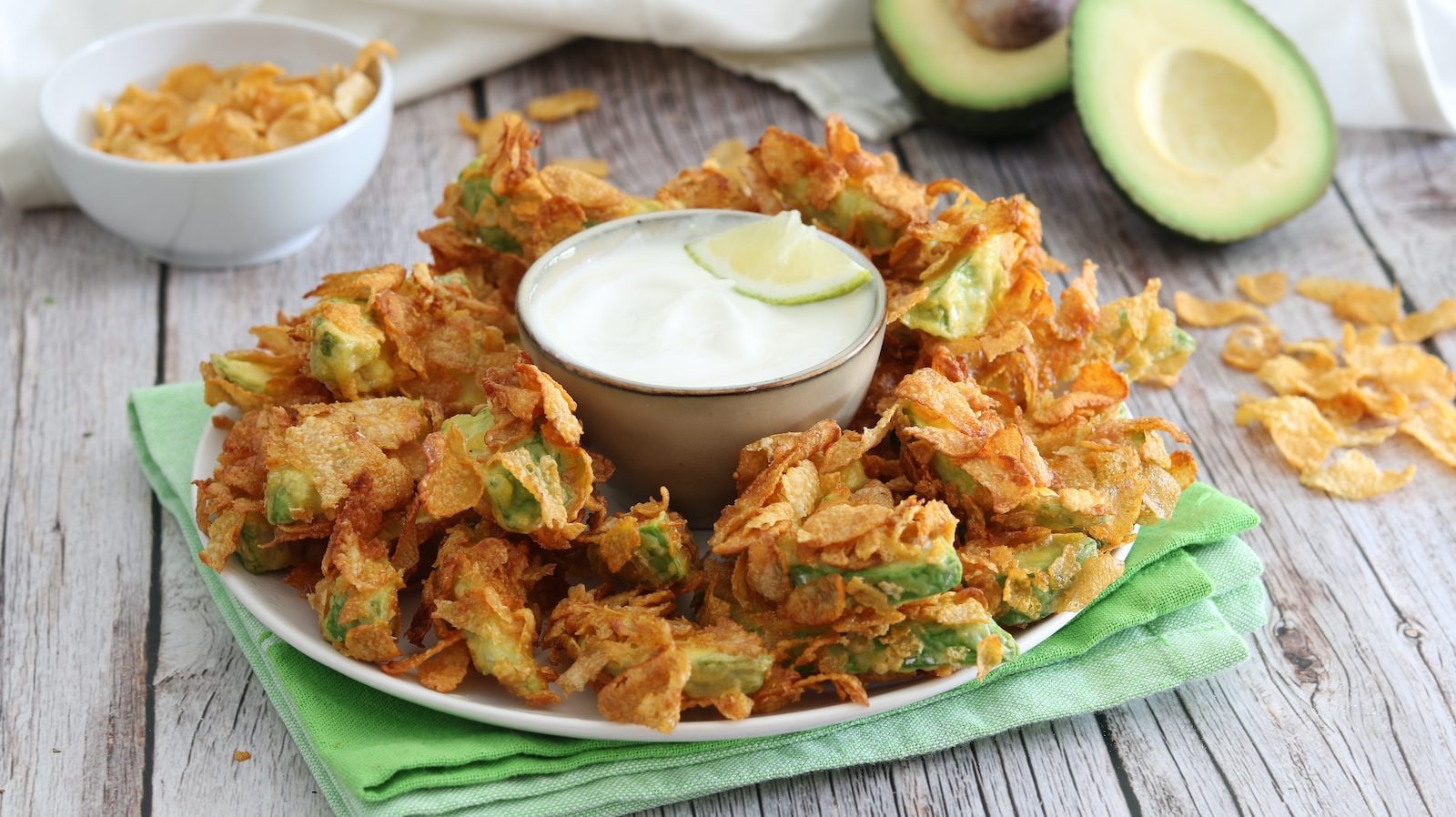Avocado al forno: la ricetta del finger food croccante e sfizioso