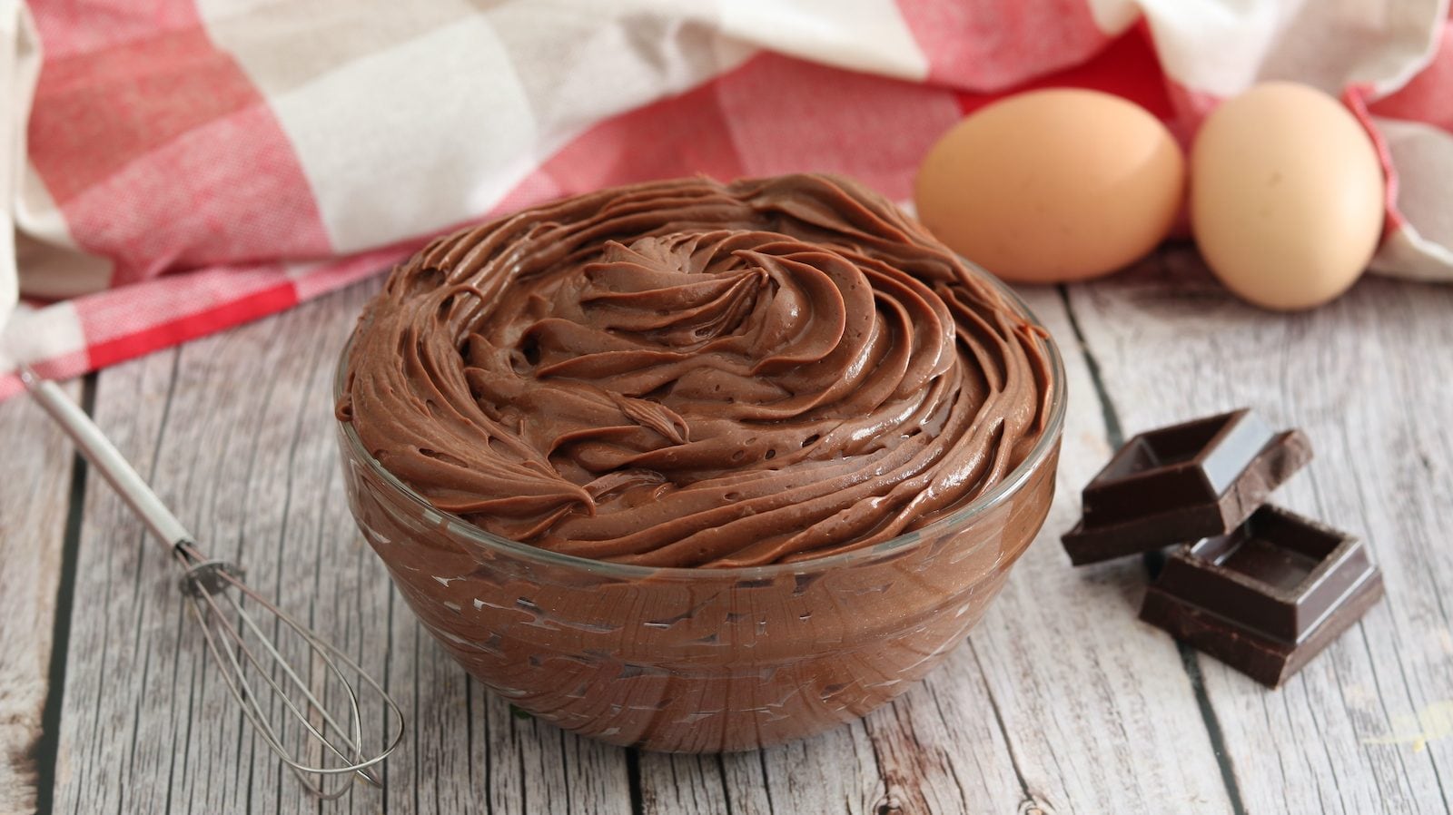 Crema pasticciera al cioccolato di Sal De Riso: la ricetta golosa del maestro pasticciere