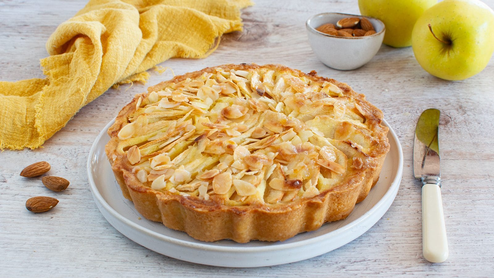Crostata frangipane alle mele: la ricetta del dolce fragrante e cremoso