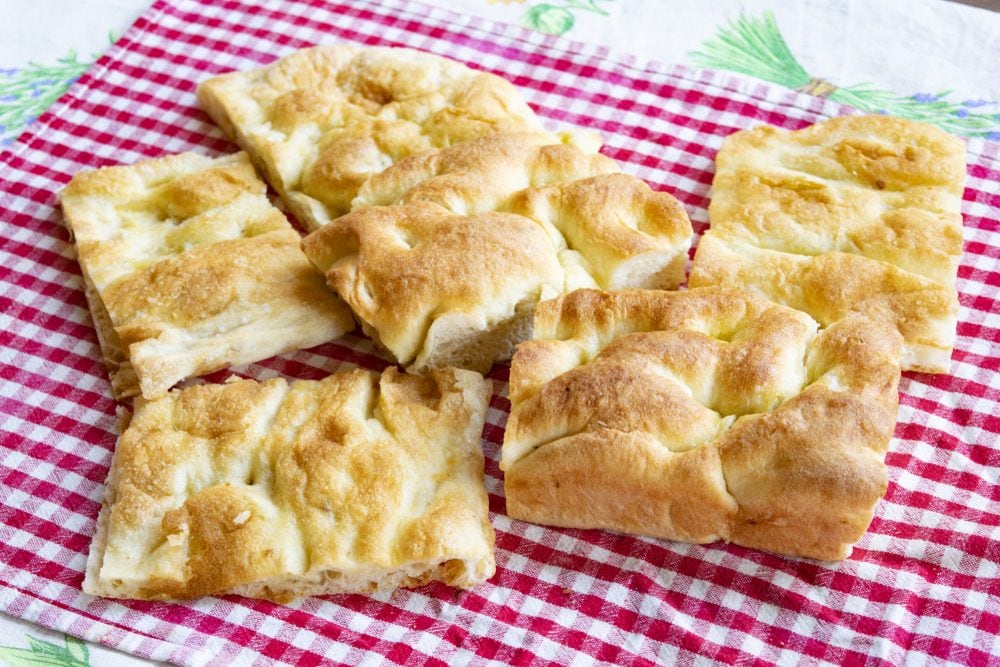 Ogni buco è essenziale: il ruolo delle "fossette" nella focaccia genovese