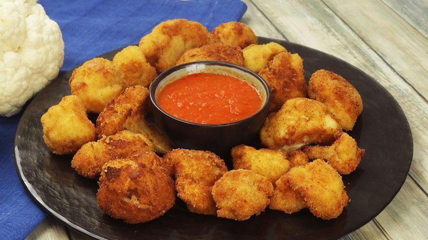 Frittelle di cavolfiore: la ricetta sfiziosa con salsa piccante