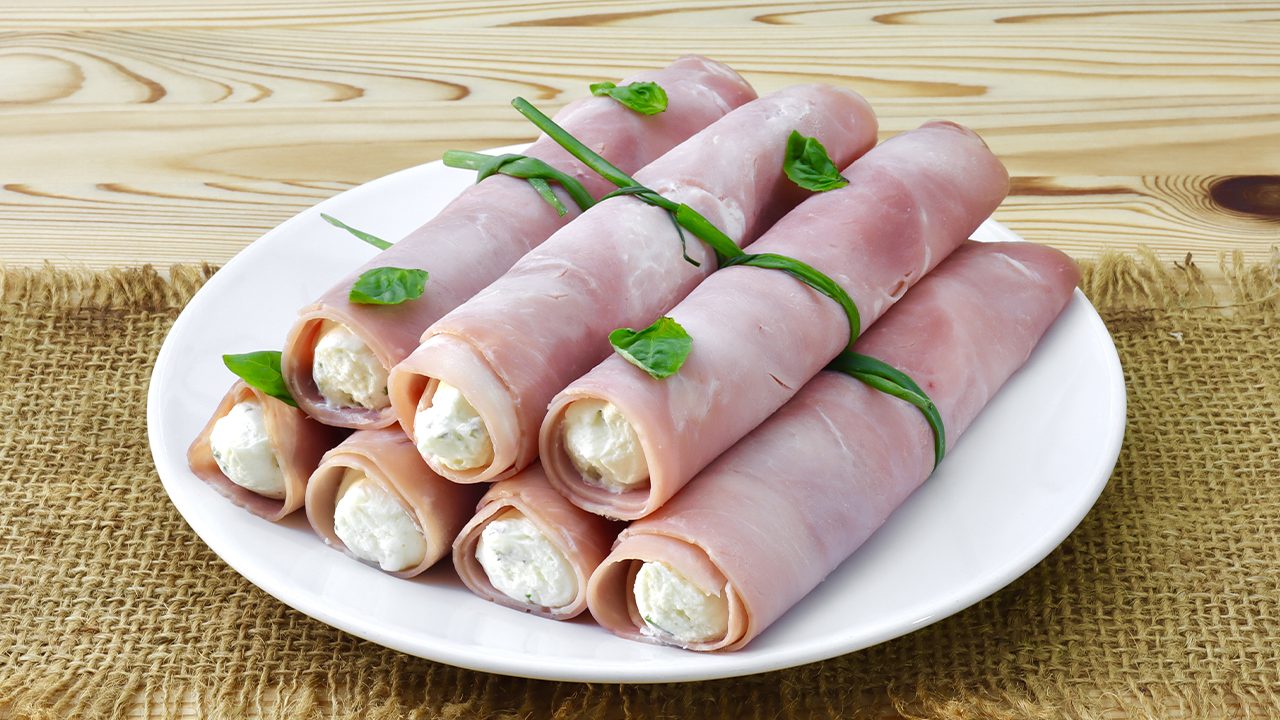 Involtini di prosciutto cotto: la ricetta dell'antipasto facile e sfizioso