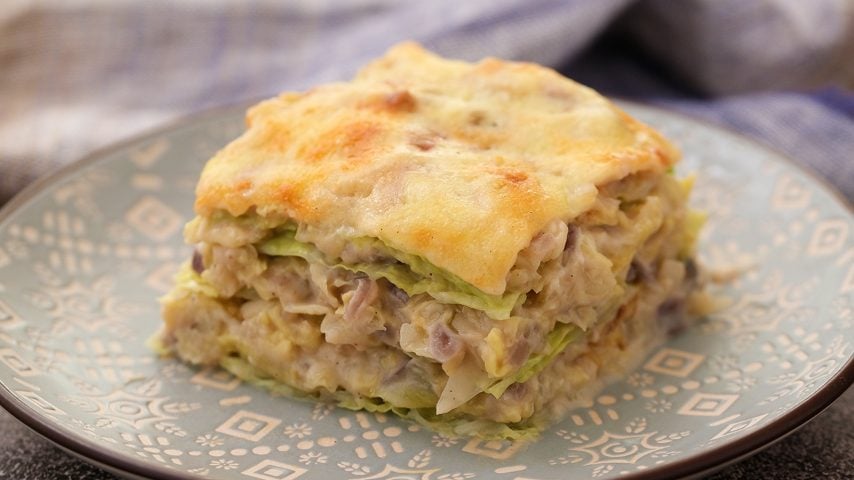 Lasagna di verza: la ricetta del primo piatto vegetariano cremoso e saporito