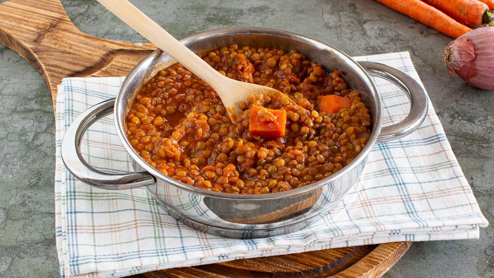 Ragù di lenticchie: la ricetta del condimento vegano semplice e gustoso