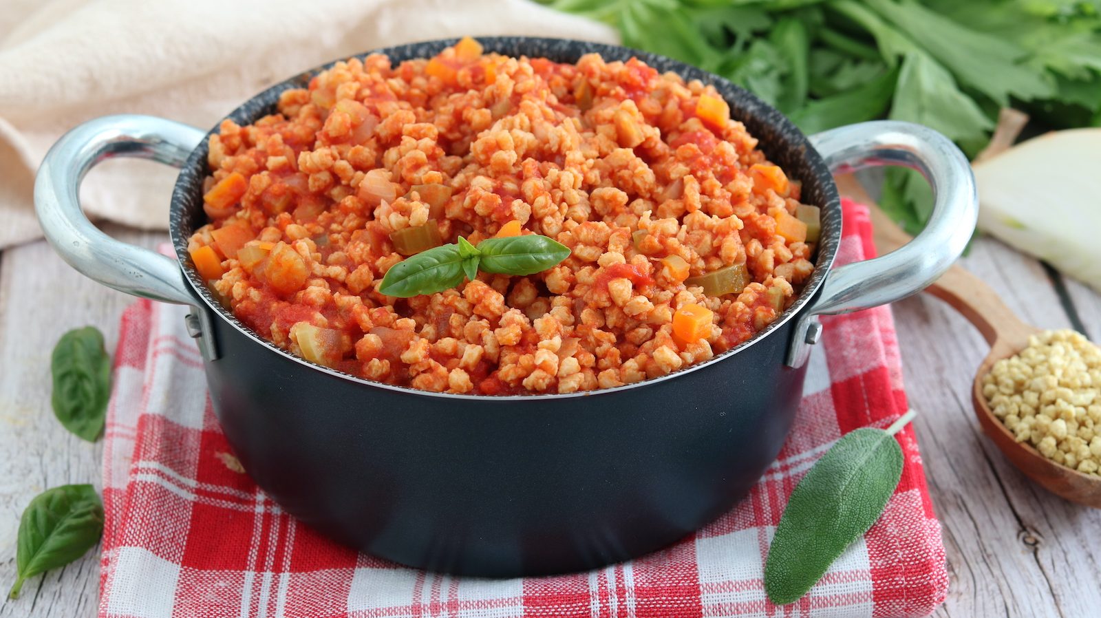 Ragù di soia: la ricetta del condimento vegano semplice e gustoso