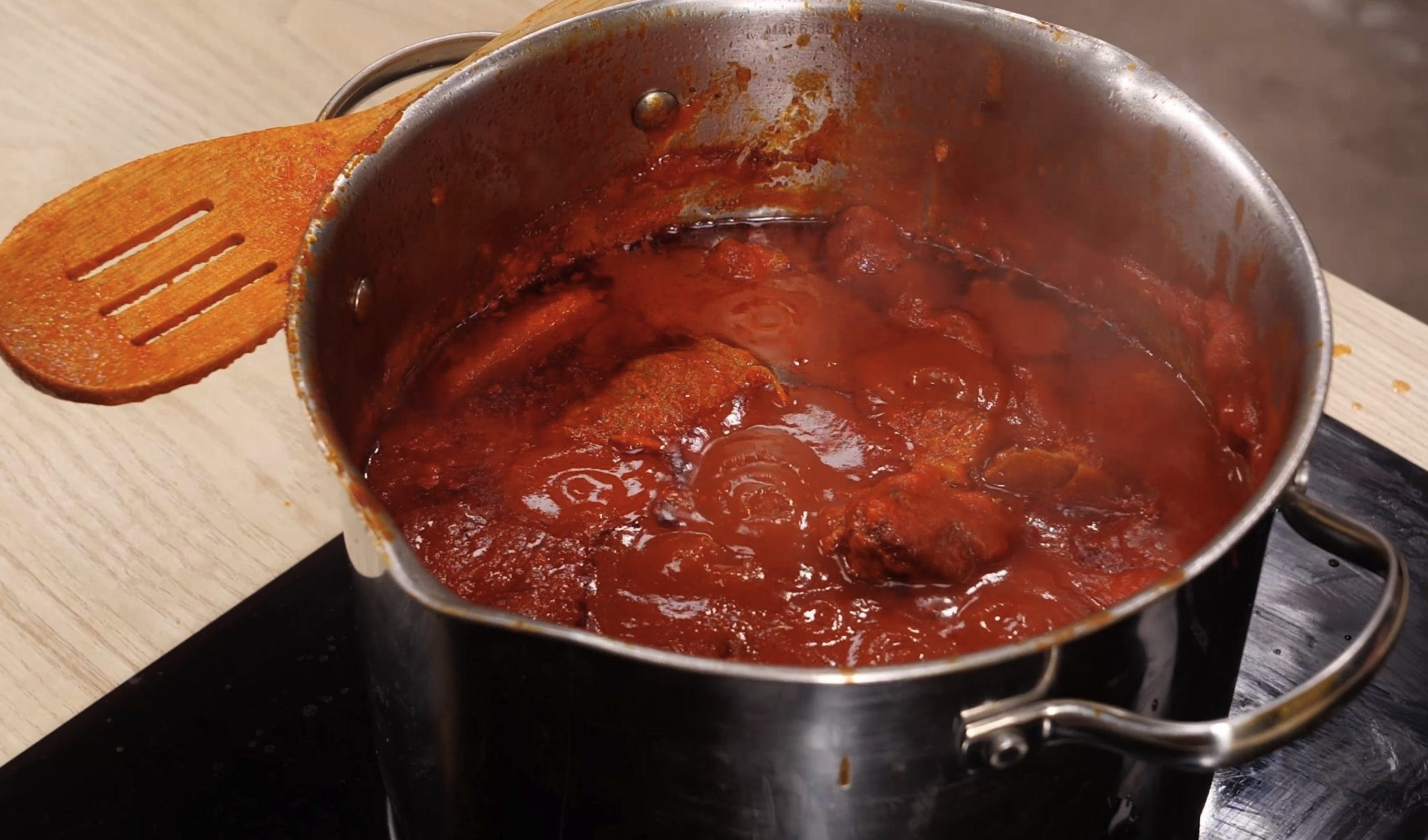 Ogni taglio è importante: quali sono i tagli di carne perfetti per il ragù napoletano