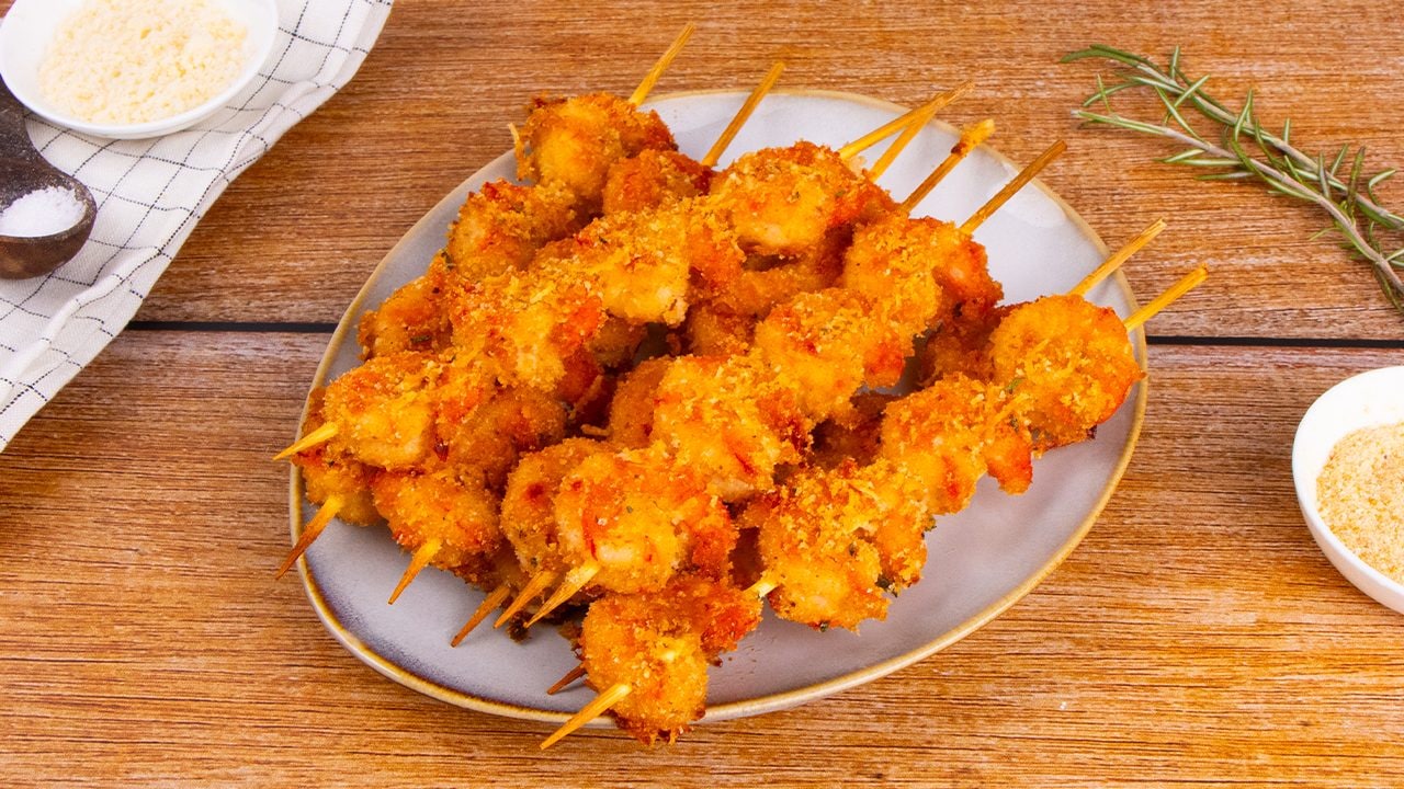 Spiedini di gamberi: la ricetta del secondo gustoso e saporito