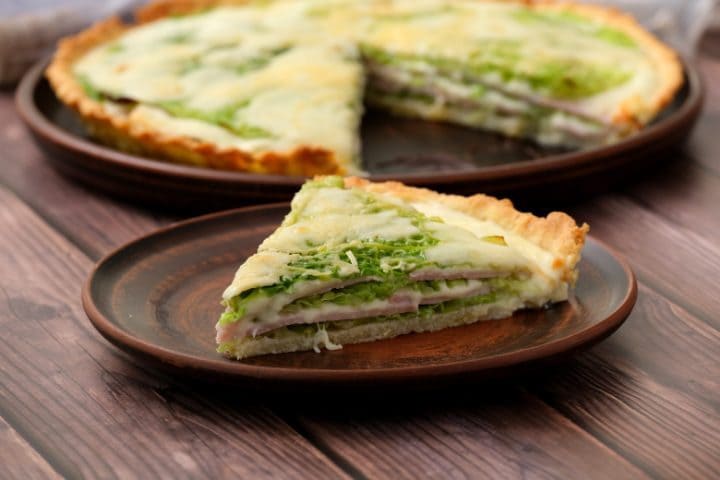 Torta salata alla verza: la ricetta del piatto unico ideale per l'inverno