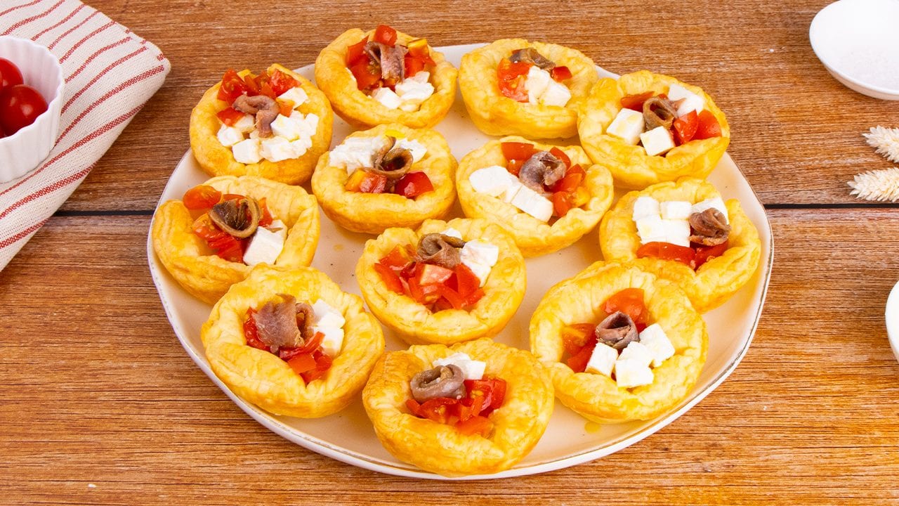 Tortini di pasta sfoglia: la ricetta dell'antipasto facile e sfizioso