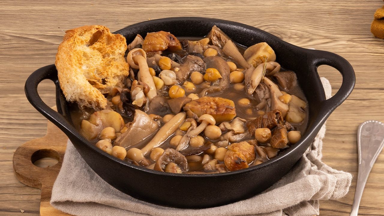 Zuppa di castagne e funghi