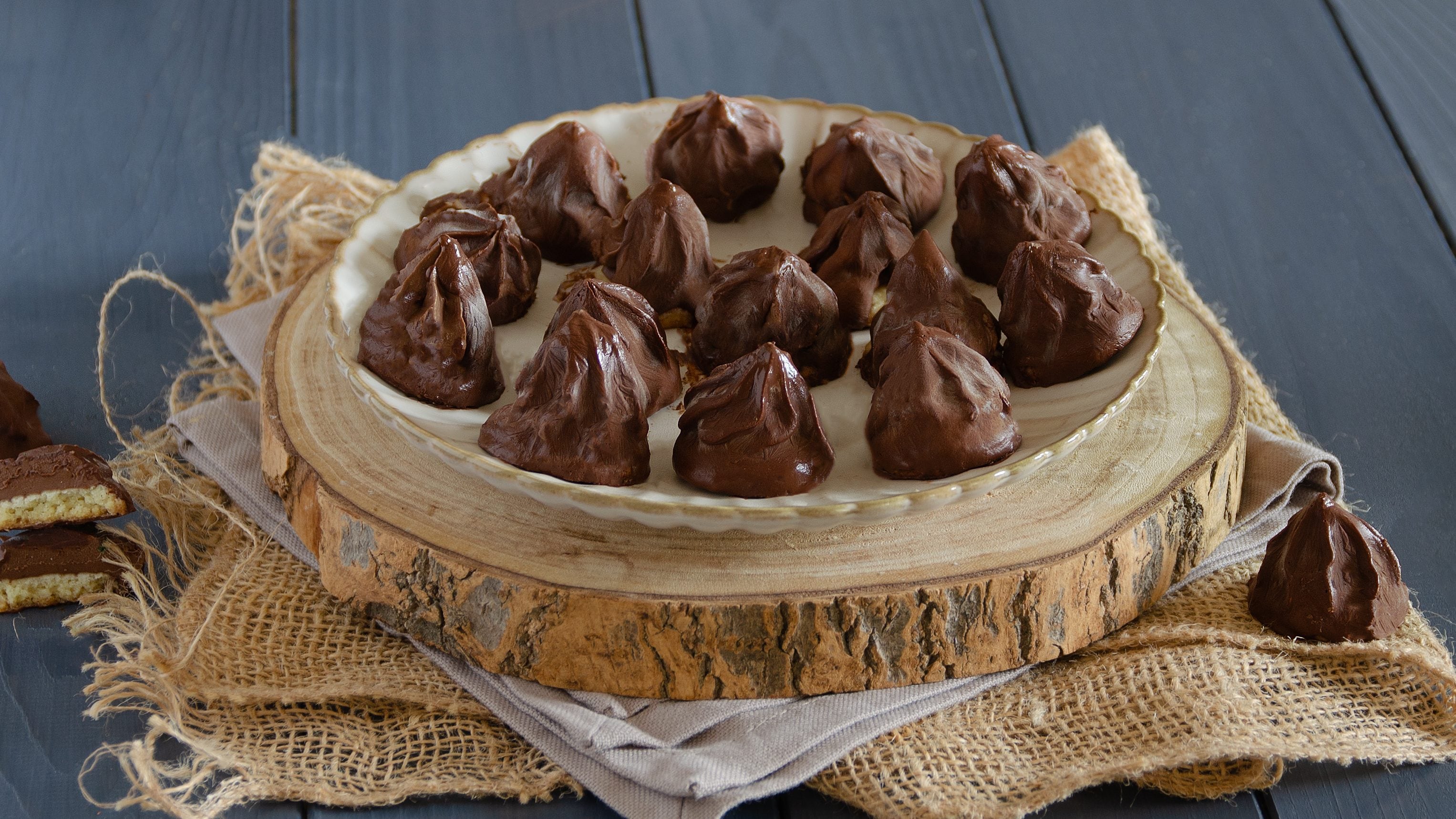 Fiamme al cioccolato: la ricetta dei pasticcini golosi dalle diverse consistenze