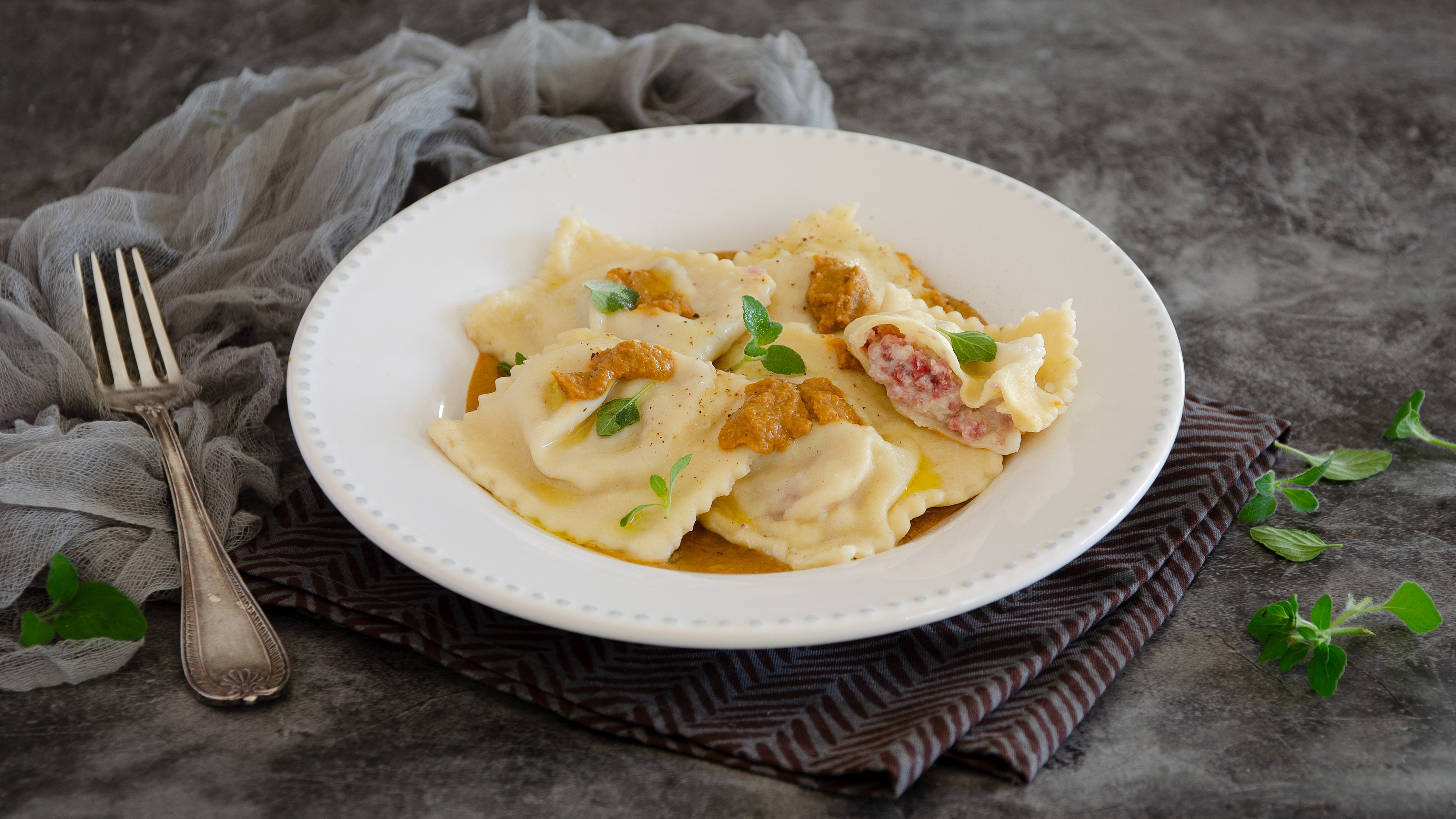 Ravioli al cotechino: la ricetta del primo originale e gustoso