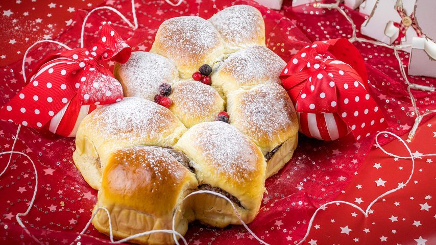 Albero di pain brioche dolce: la ricetta del lievitato perfetto per la colazione delle feste
